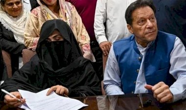 দুর্নীতির মামলায় ইমরানের ১৪, বুশরার ৭ বছরের জেল