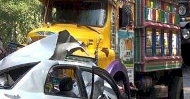 সিলেটে বেড়াতে গিয়ে সড়ক দুর্ঘটনায় মা-ছেলেসহ চারজন নিহত