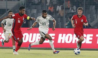 সুযোগ নষ্টের মহড়ায় পিছিয়ে বাংলাদেশ