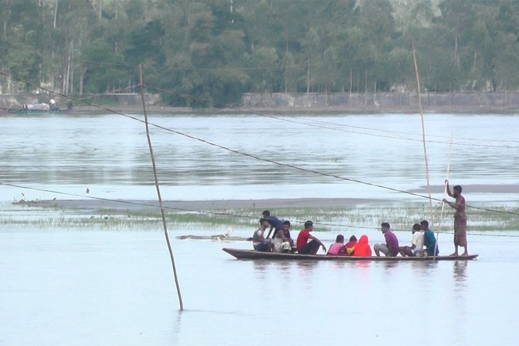 টানা বৃষ্টিতে কুড়িগ্রামে বেড়েছে তিন নদীর পানি