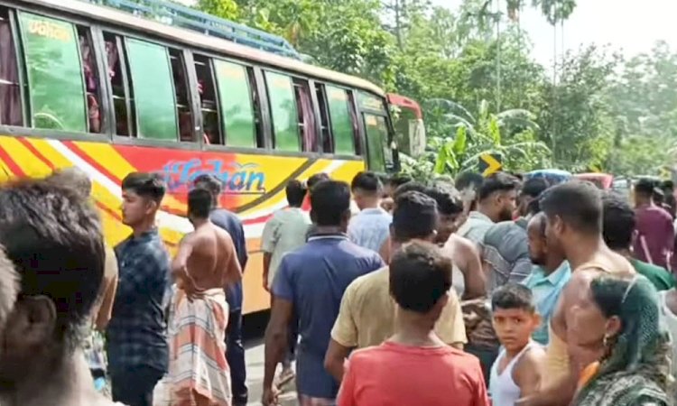 গাইবান্ধায় বাসচাপায় নিহত ৩