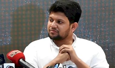 বড় শয়তান এখনও কাঁধে শ্বাস ফেলবে: তথ্য উপদেষ্টা