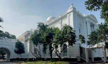 আগুনে লাশের স্তূপ, ছেলেকে দেখে কাঁদলেন বাবা