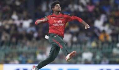 কুশাল মেন্ডিসকে ফেরালেন মেহেদী