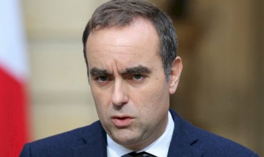 মন্ত্রীসভা গঠনের এক দিনের মাথায় পদত্যাগ করলেন প্রধানমন্ত্রী