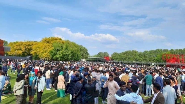 বাঁধভাঙা আনন্দে প্যারিসে ঈদ উদযাপন